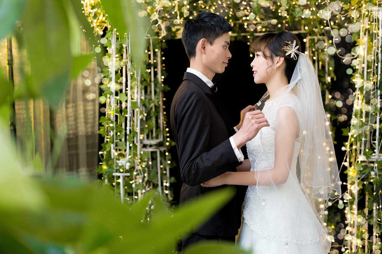 四月最新婚纱框，时尚潮流的浪漫诠释
